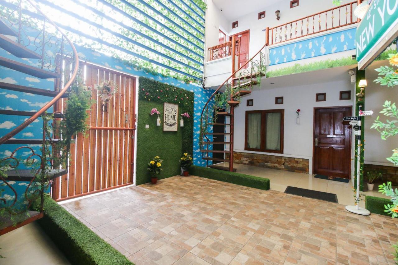 Hotel Airy Buah Batu Logam 37a 2*